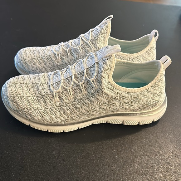 Skechers Air-Cooled Memory Foam Slip On Sneakers Size 9.5 - Picture 2 of 3